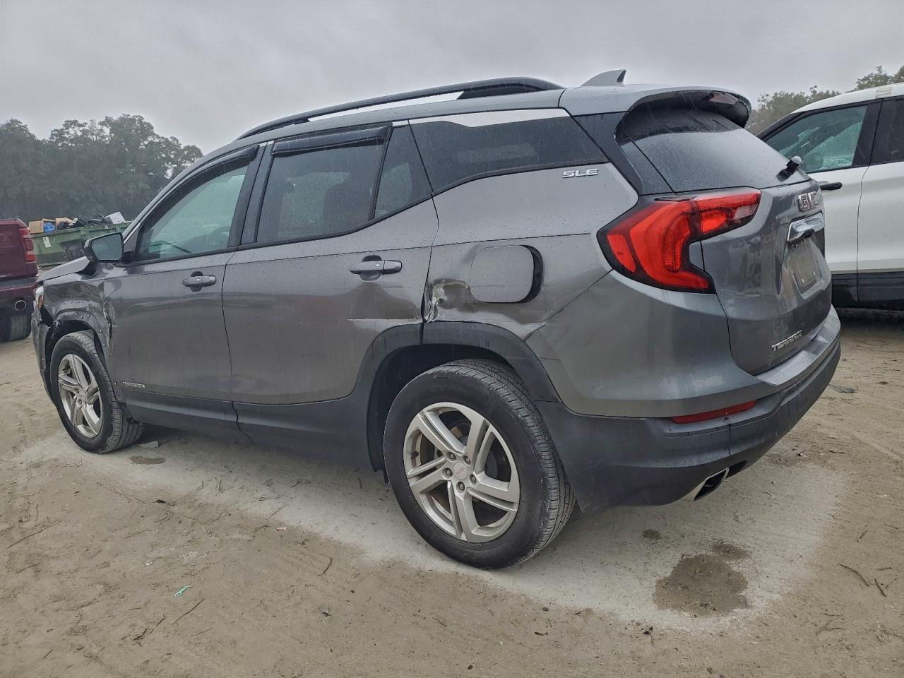 2018 GMC TERRAIN SLE photo 2