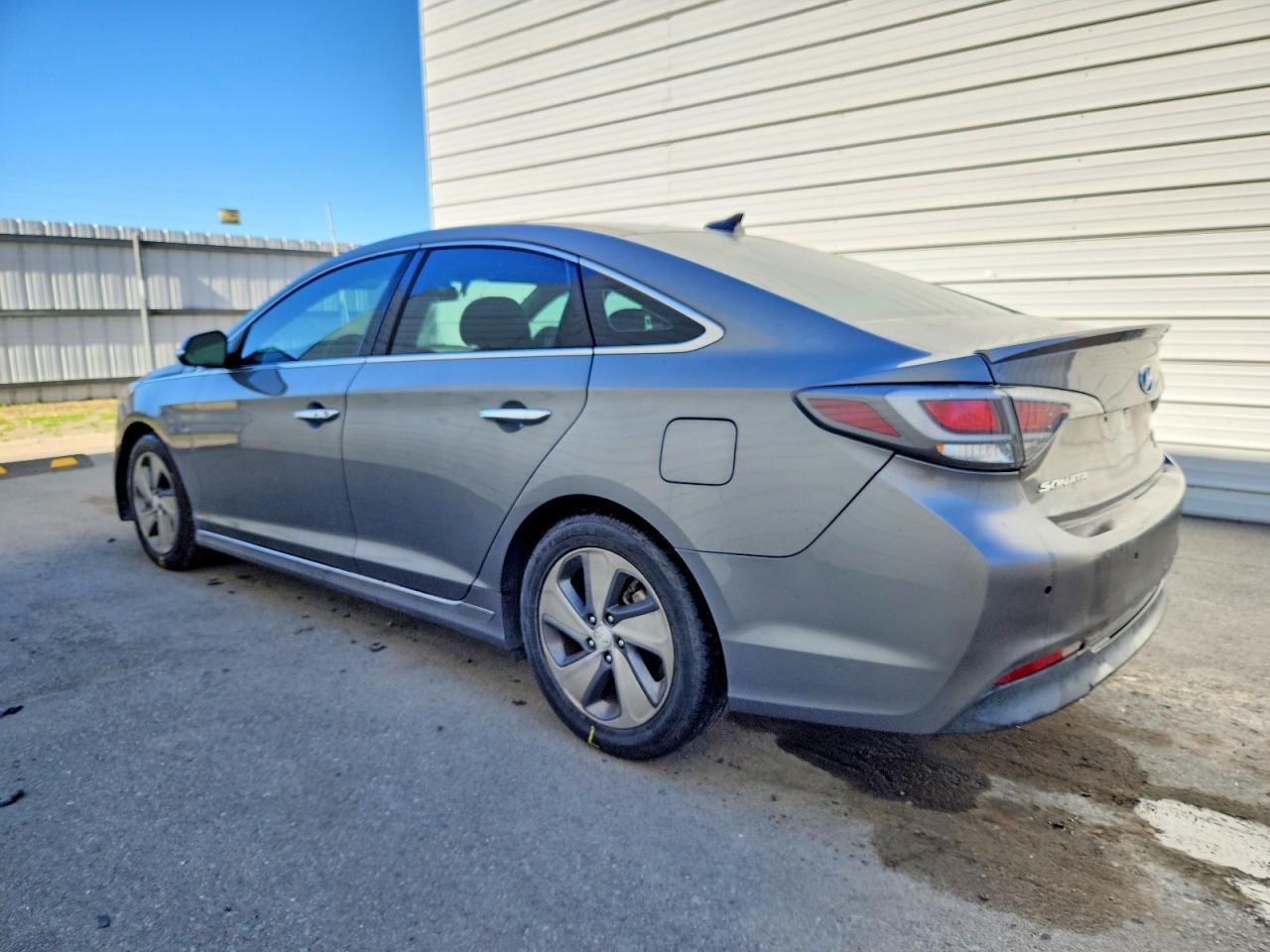 2017 HYUNDAI SONATA HYBRID photo 2