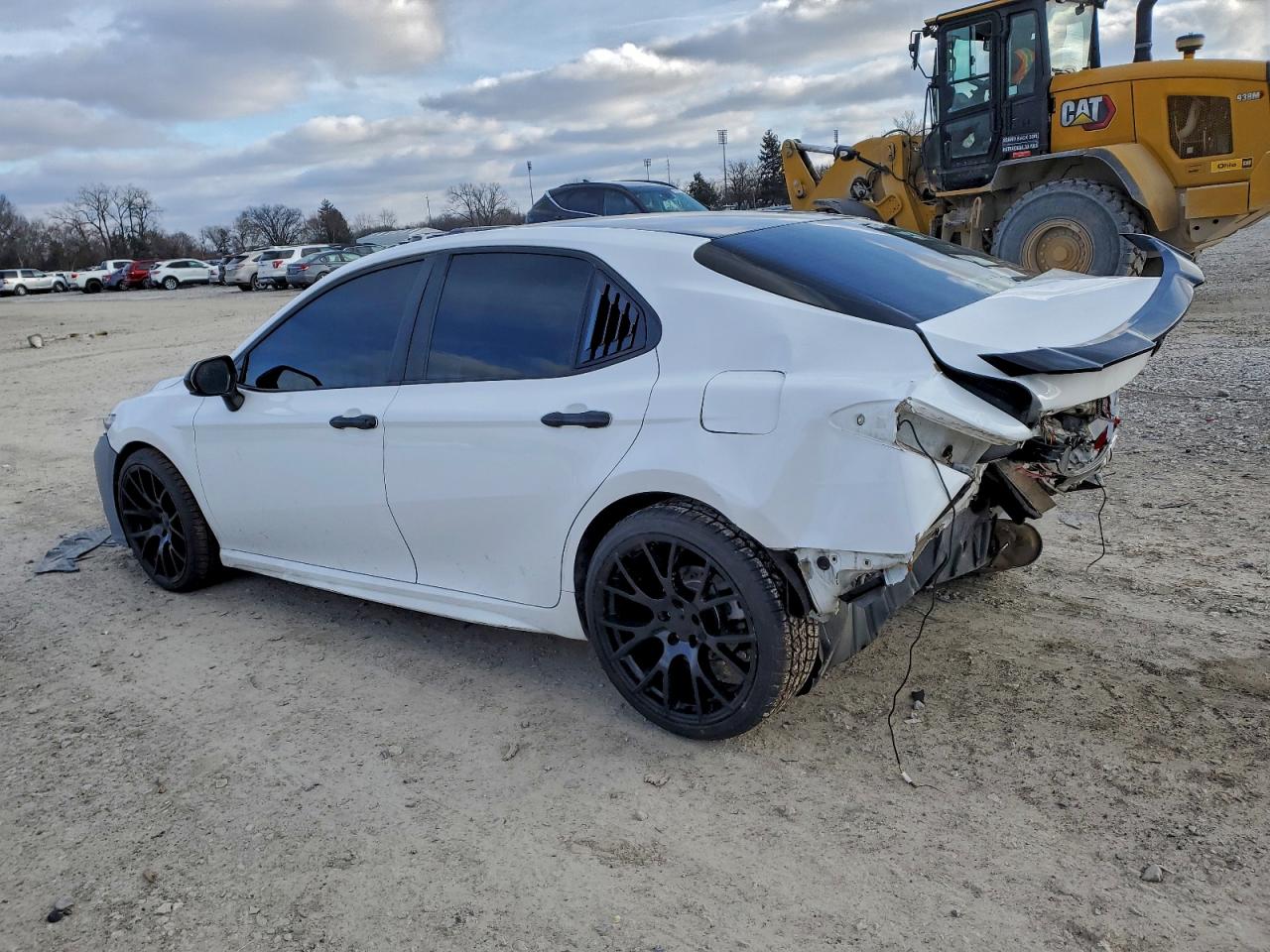 2018 TOYOTA CAMRY L photo 2