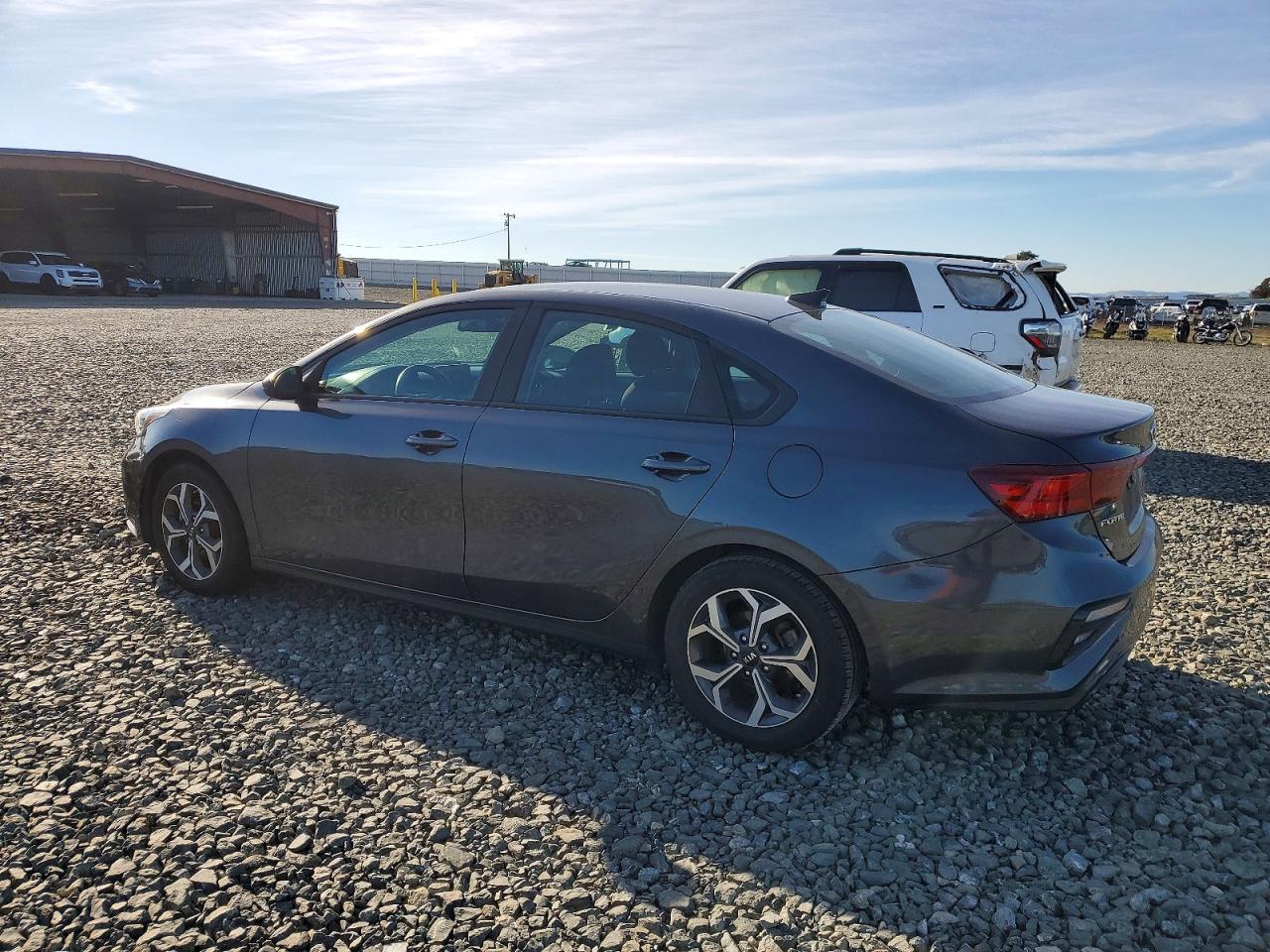 2021 KIA FORTE FE photo 2