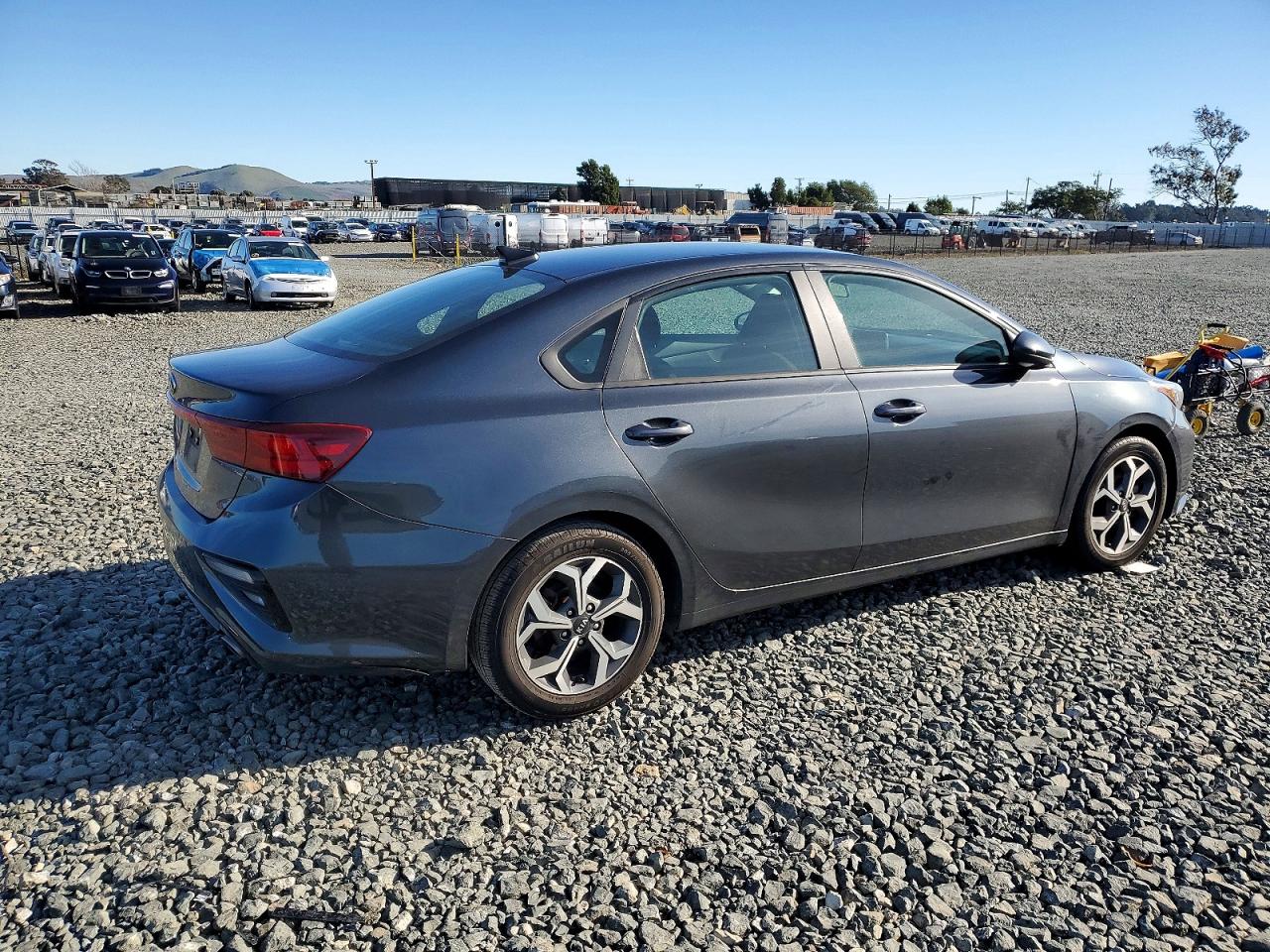 2021 KIA FORTE FE photo 3