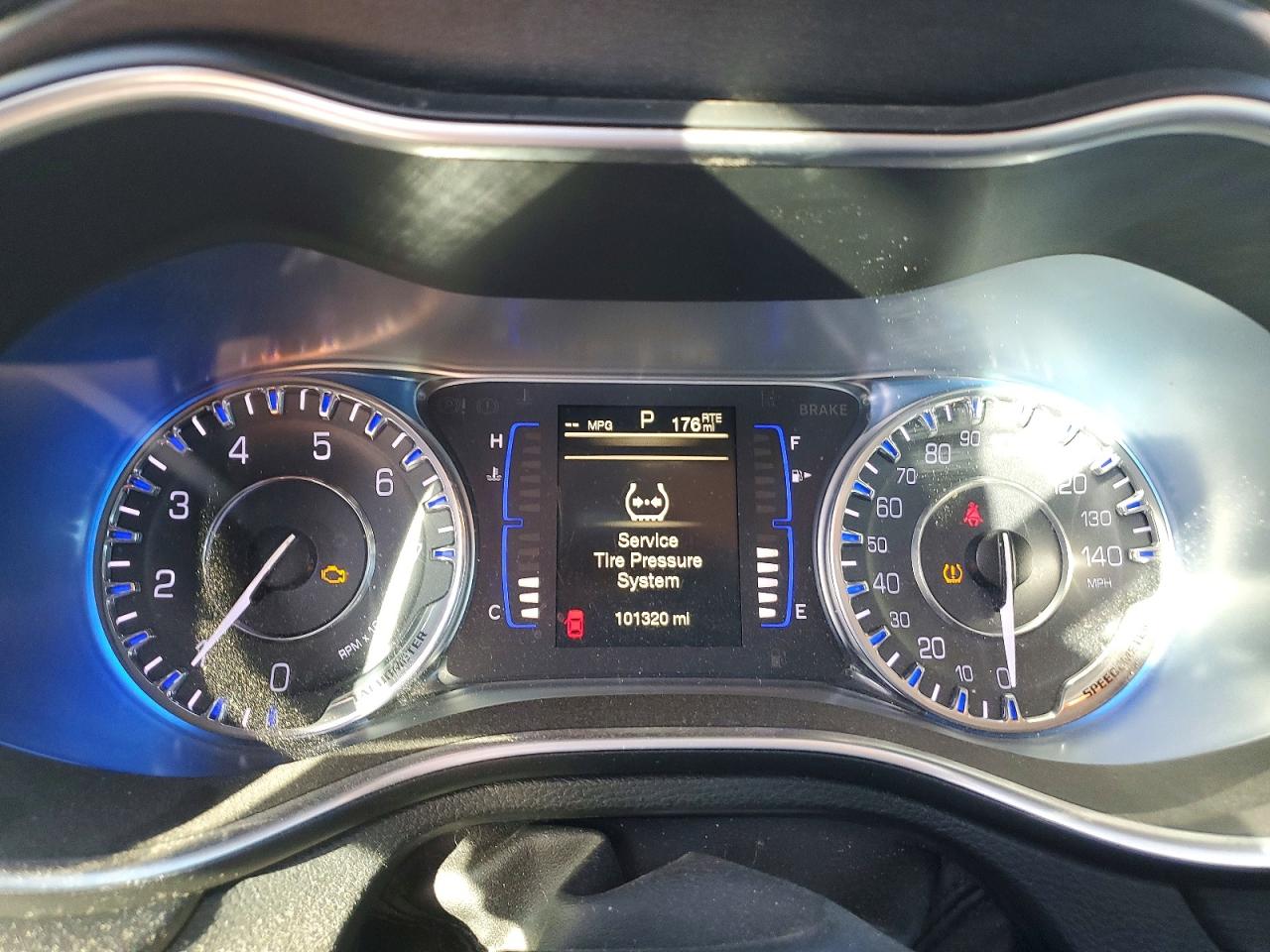 2016 CHRYSLER 200 LIMITED photo 9