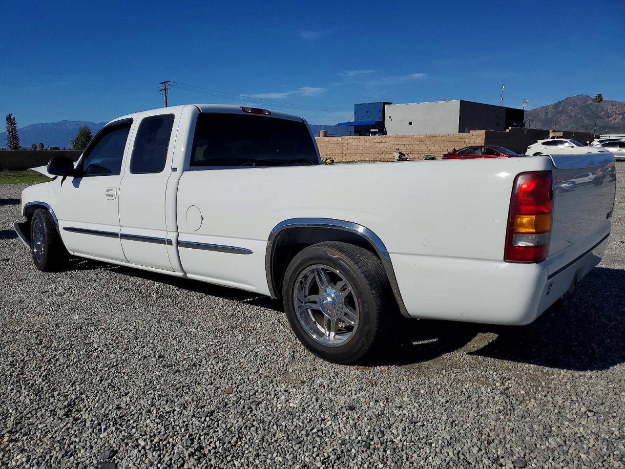 2001 GMC NEW SIERRA C1500 photo 2