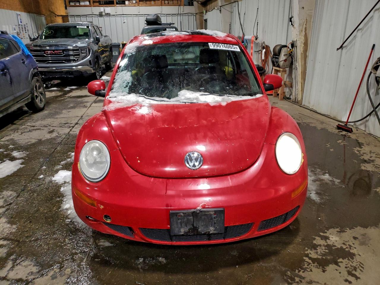 2008 VOLKSWAGEN NEW BEETLE S photo 5