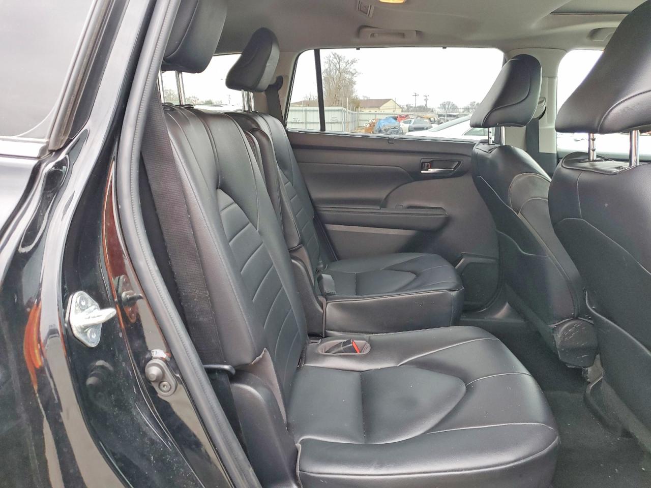 2022 TOYOTA HIGHLANDER XLE photo 21