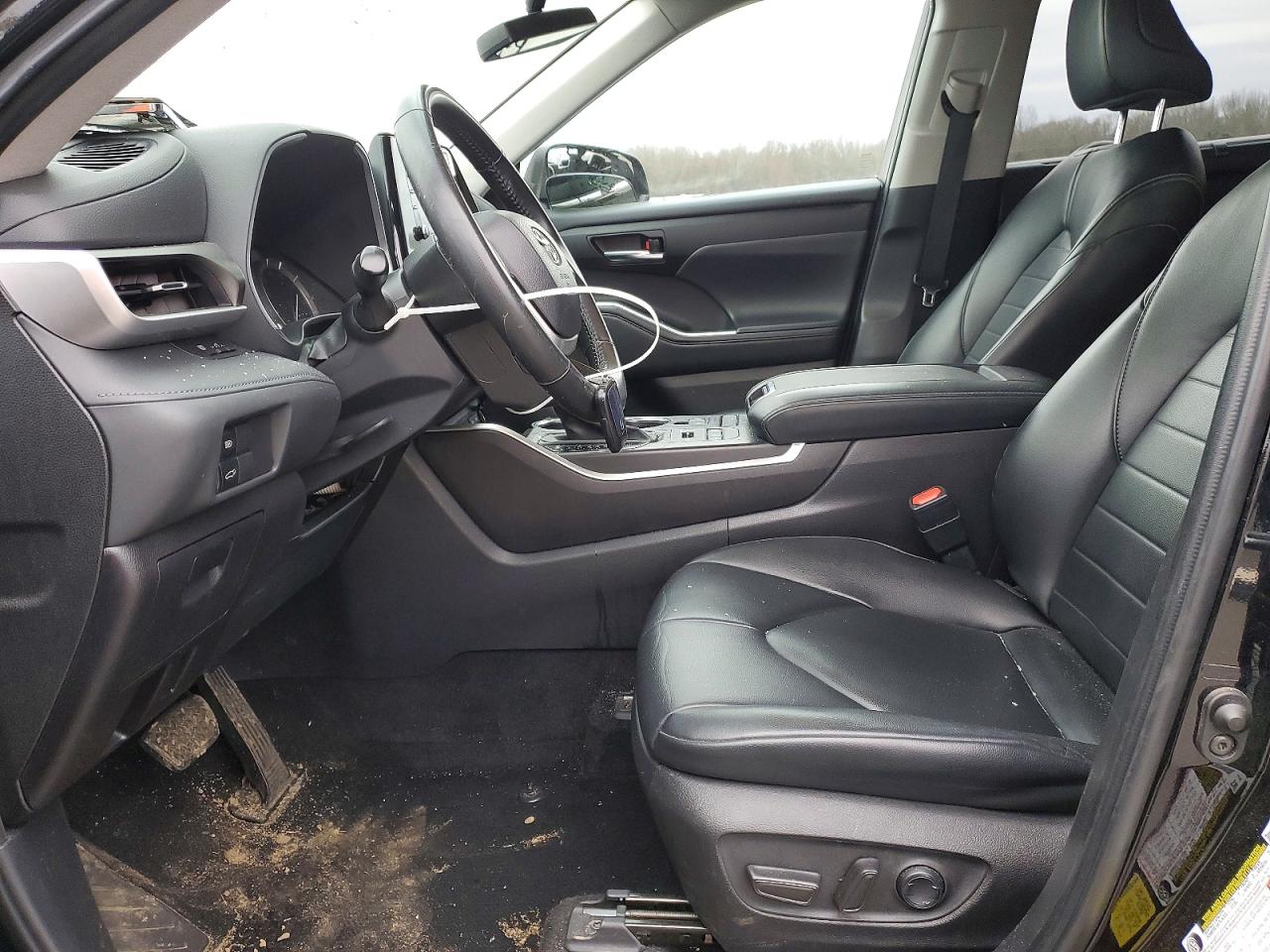 2022 TOYOTA HIGHLANDER XLE photo 13