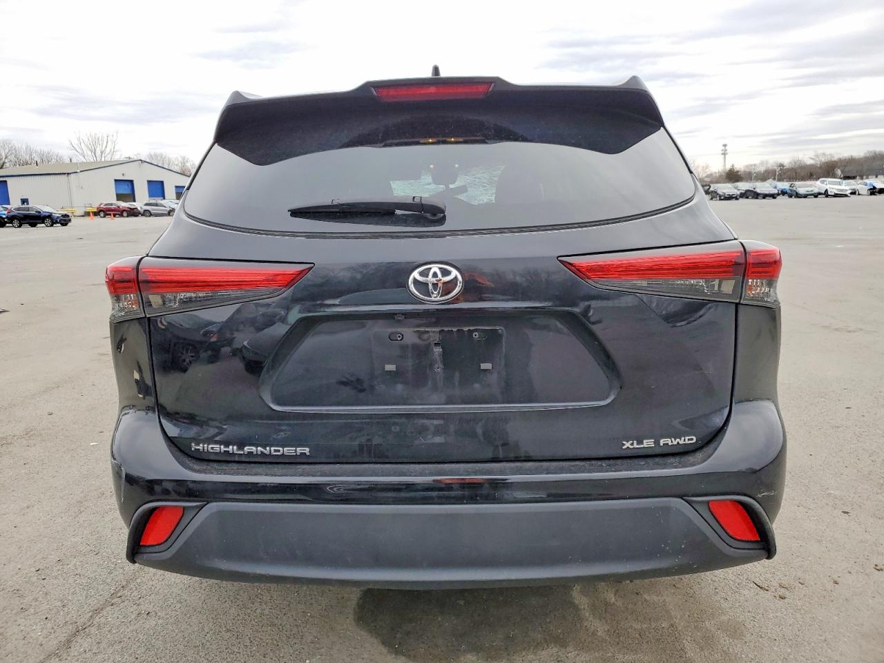 2022 TOYOTA HIGHLANDER XLE photo 11