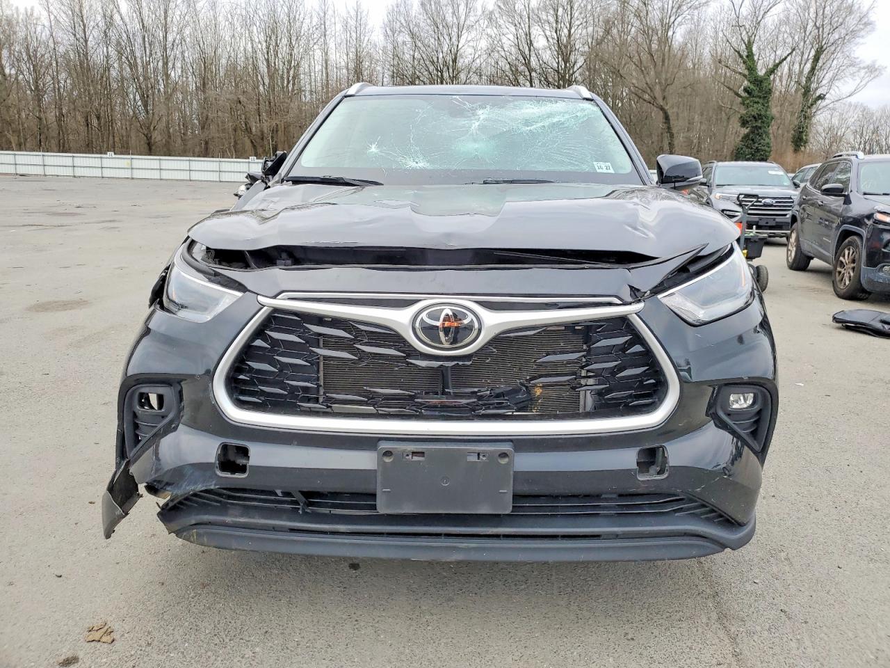 2022 TOYOTA HIGHLANDER XLE photo 9