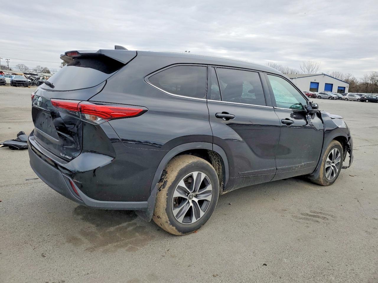 2022 TOYOTA HIGHLANDER XLE photo 5