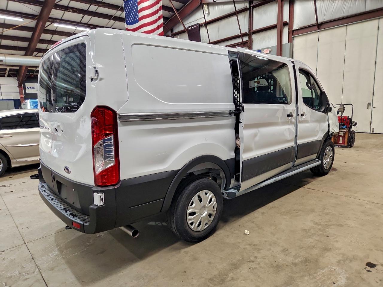 2025 FORD TRANSIT T-250 photo 3