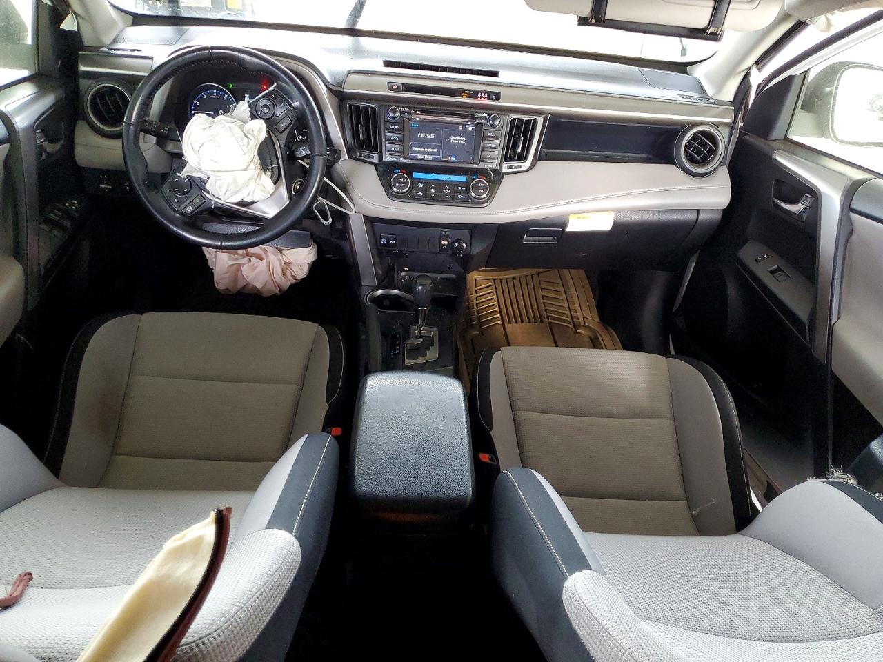 2017 TOYOTA RAV4 XLE photo 8