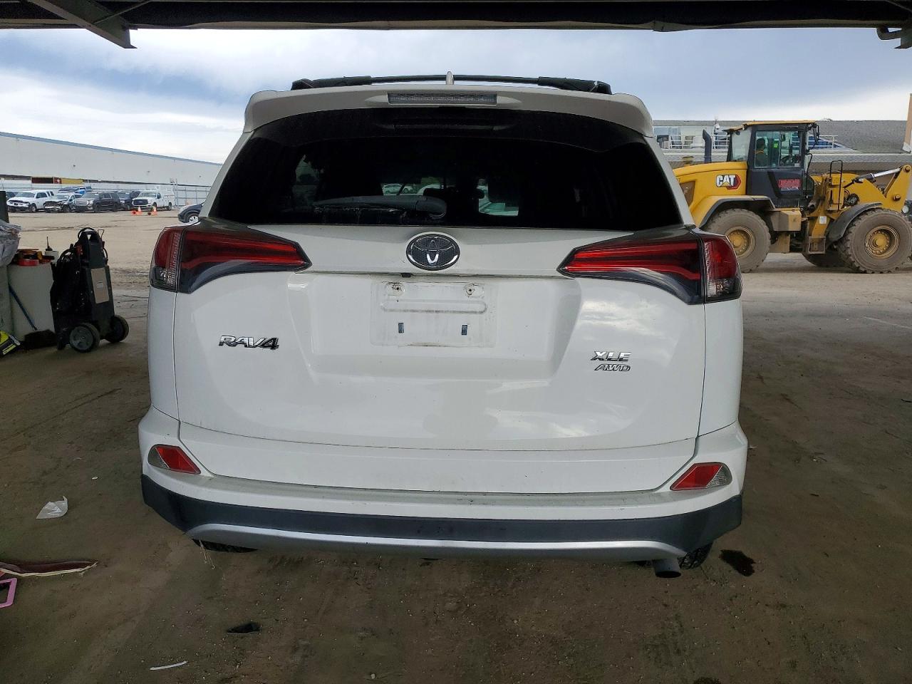 2017 TOYOTA RAV4 XLE photo 6