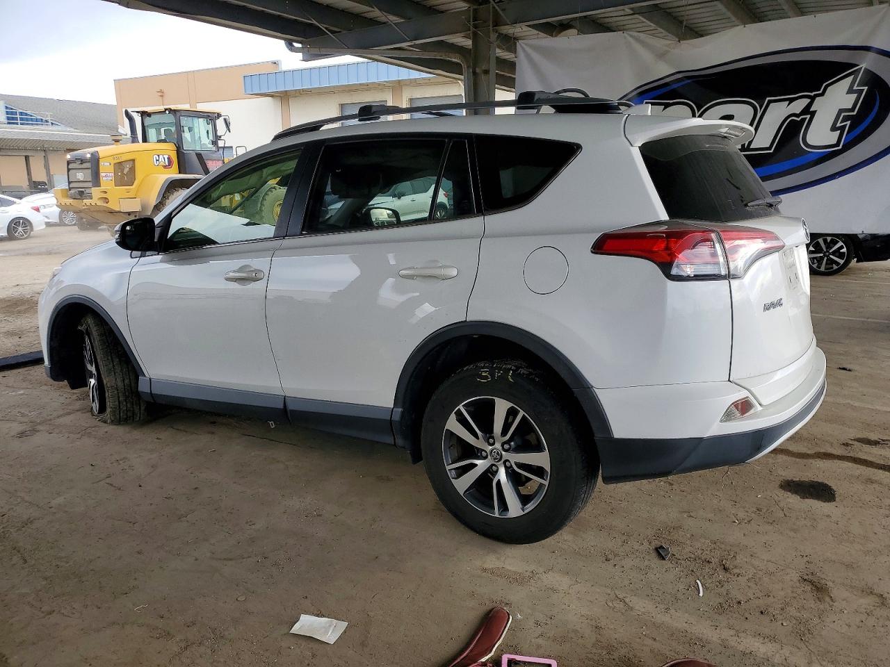 2017 TOYOTA RAV4 XLE photo 2