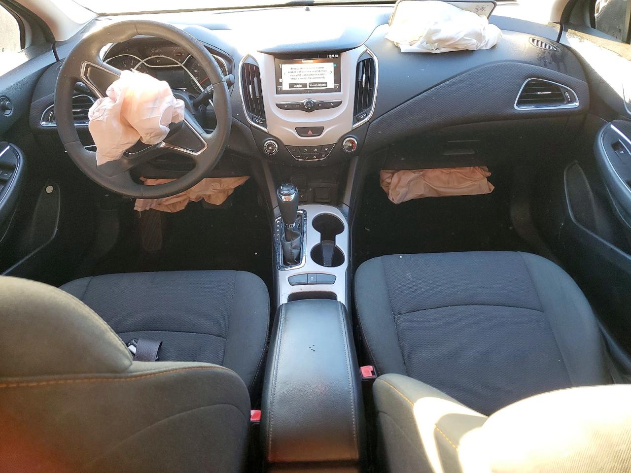 2017 CHEVROLET CRUZE LS photo 15