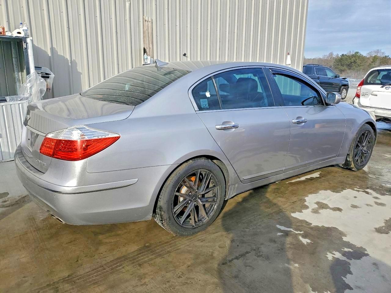 2011 HYUNDAI GENESIS 3.8L photo 3