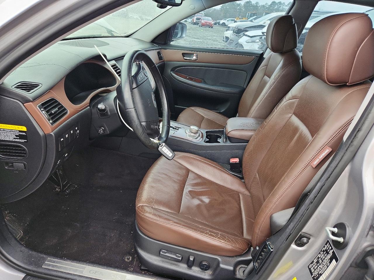 2011 HYUNDAI GENESIS 3.8L photo 7
