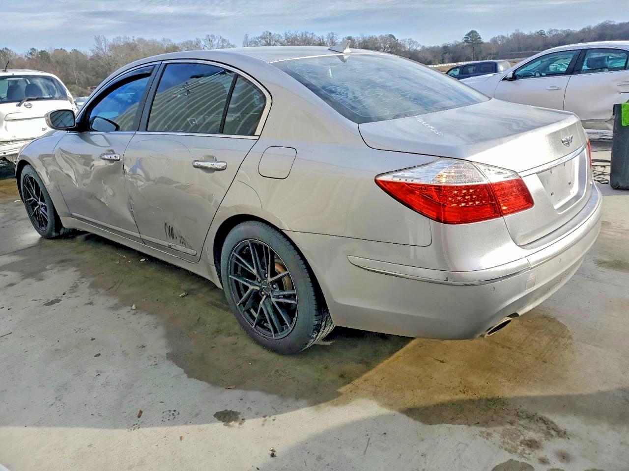 2011 HYUNDAI GENESIS 3.8L photo 2