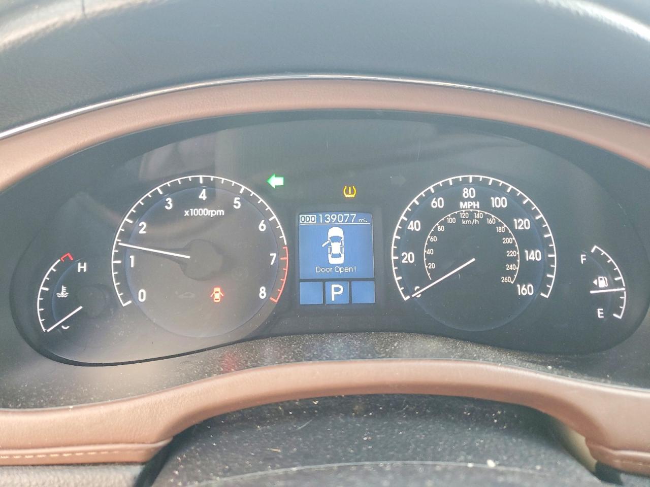 2011 HYUNDAI GENESIS 3.8L photo 9