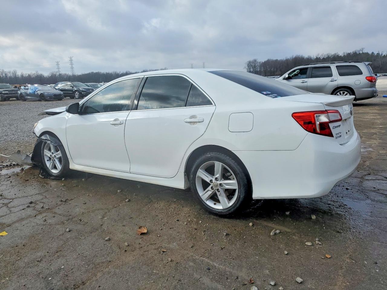 2012 TOYOTA CAMRY SE photo 3
