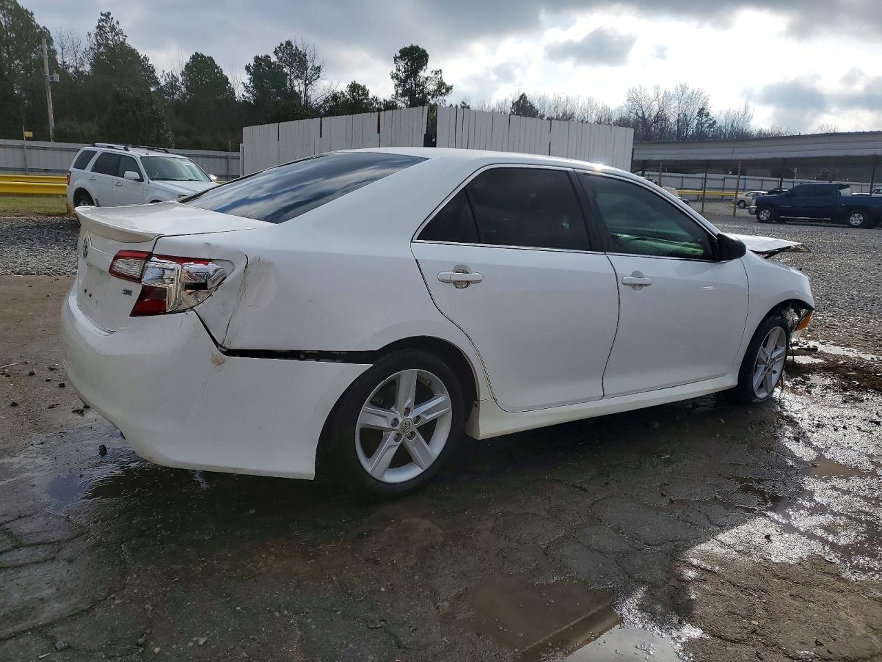2012 TOYOTA CAMRY SE photo 5