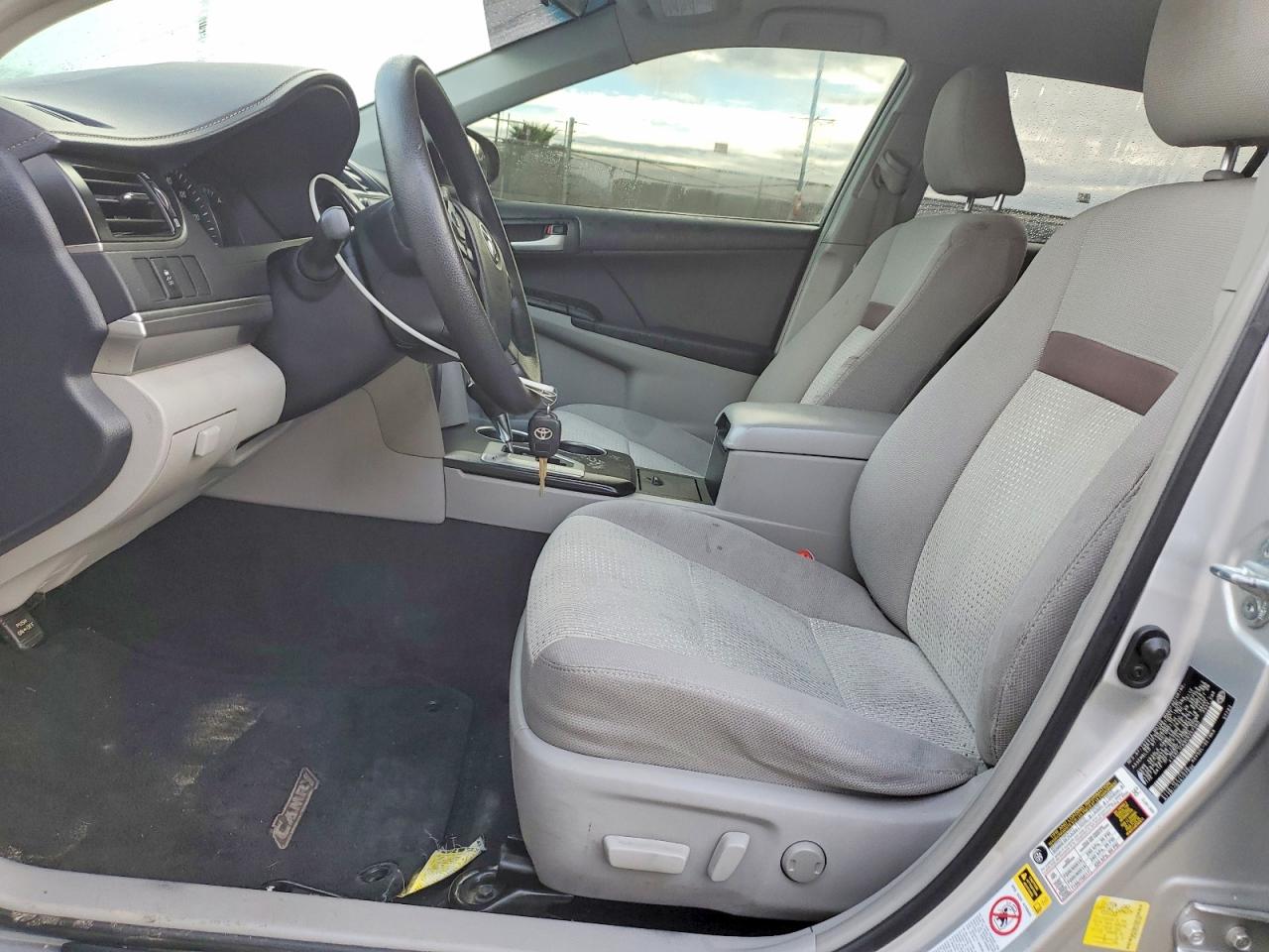 2012 TOYOTA CAMRY LE photo 2