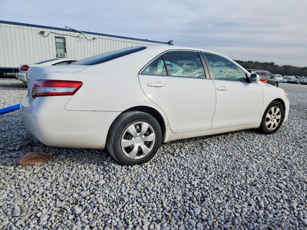 2011 TOYOTA CAMRY BASE photo 3