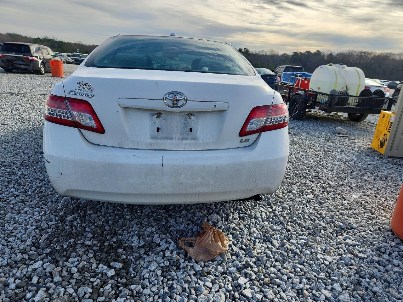 2011 TOYOTA CAMRY BASE photo 6