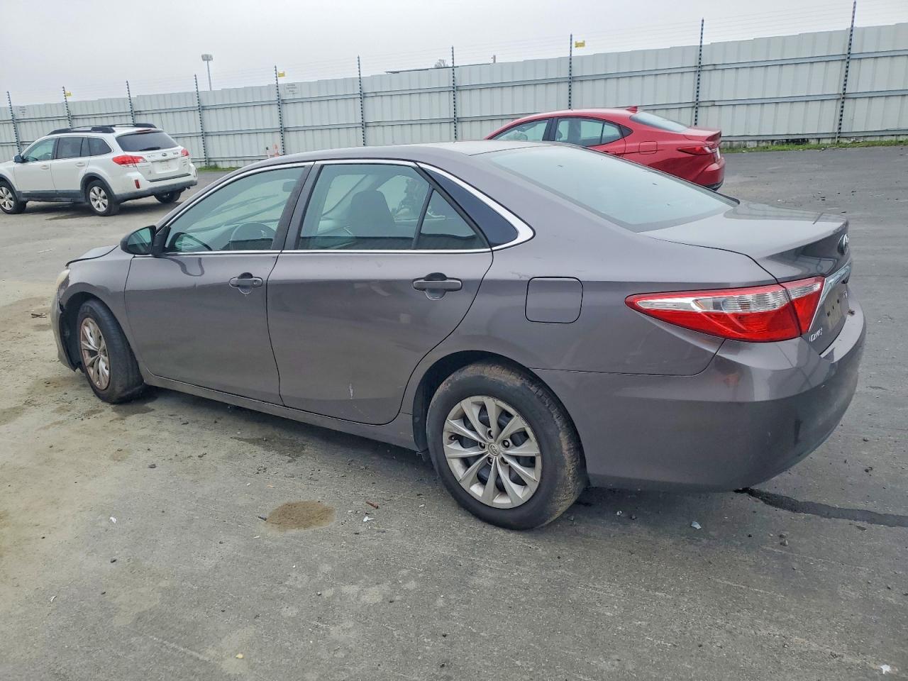 2015 TOYOTA CAMRY LE photo 2