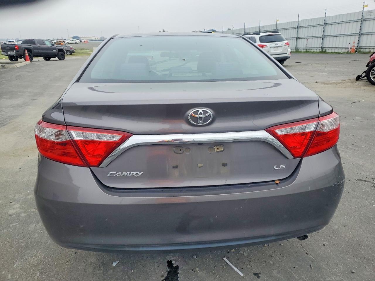 2015 TOYOTA CAMRY LE photo 6