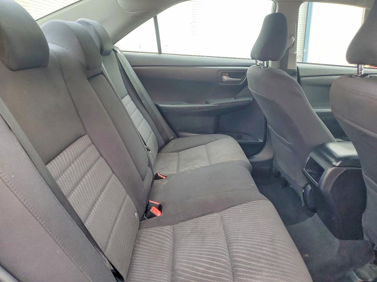 2015 TOYOTA CAMRY LE photo 10
