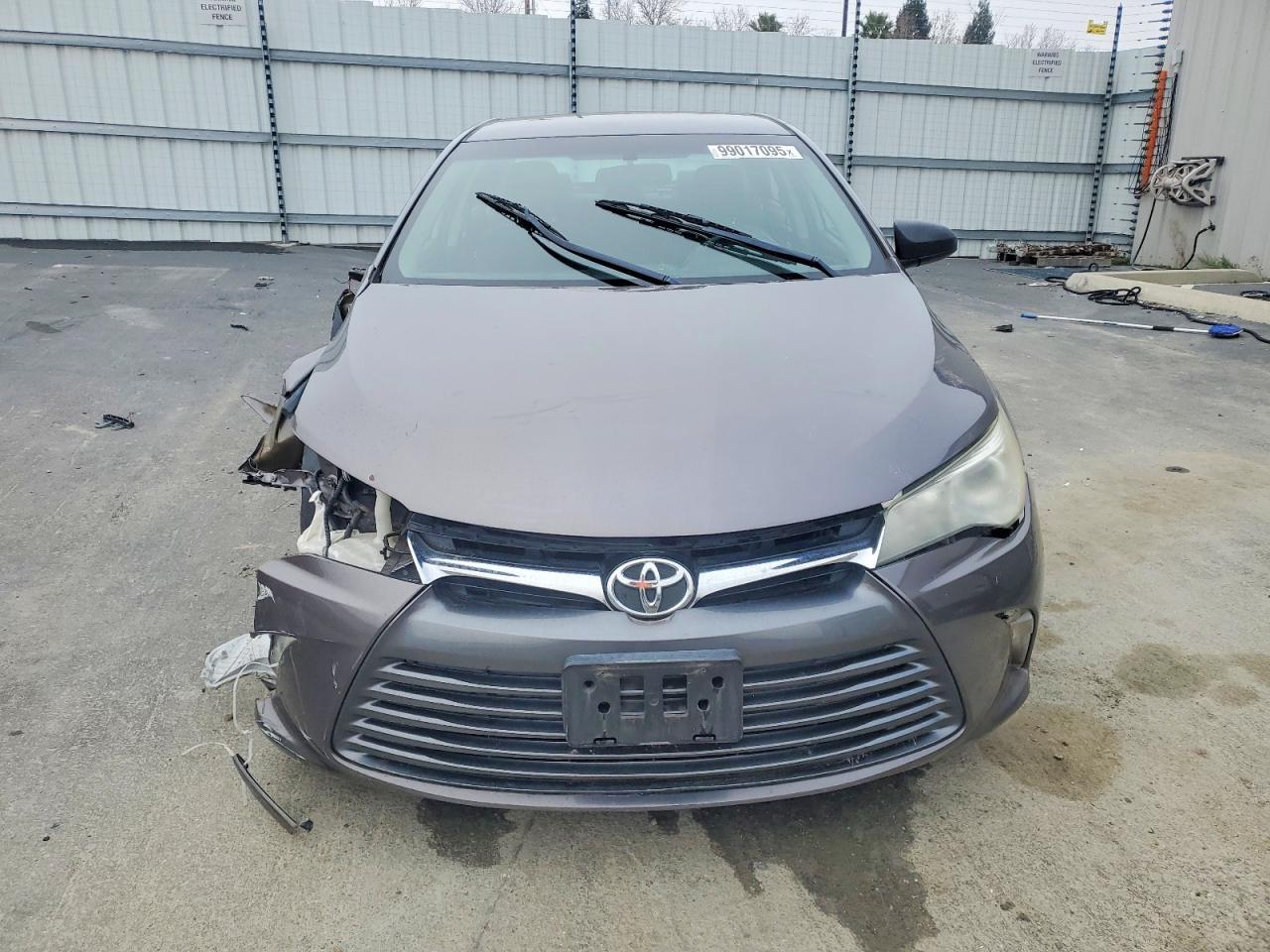 2015 TOYOTA CAMRY LE photo 5