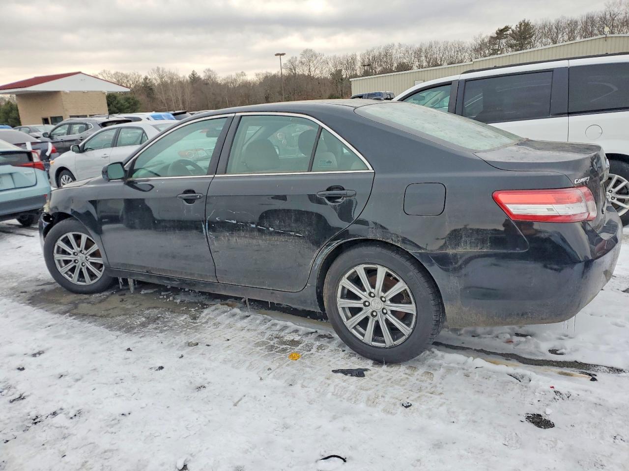 2011 TOYOTA CAMRY BASE photo 2