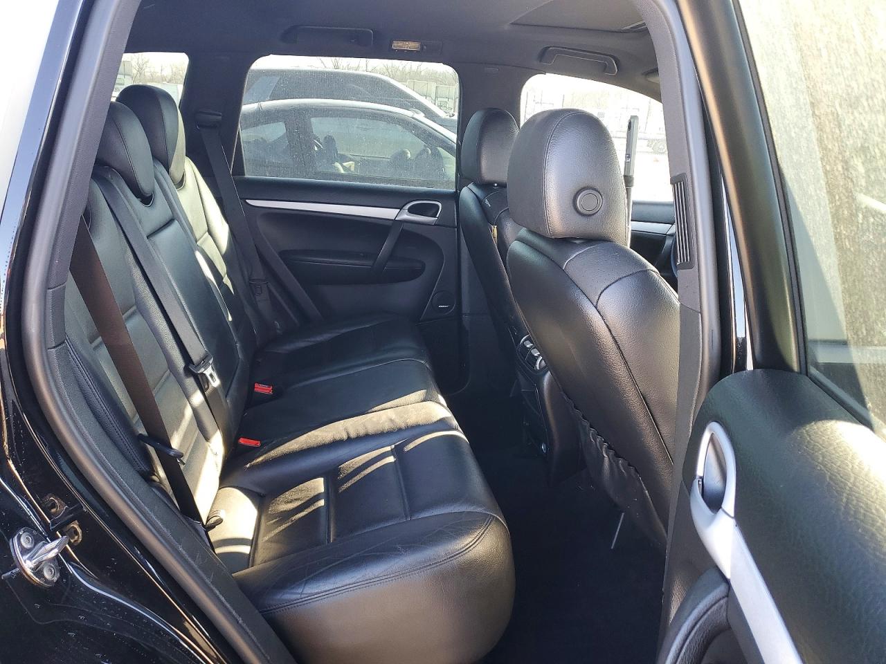 2009 PORSCHE CAYENNE S photo 31