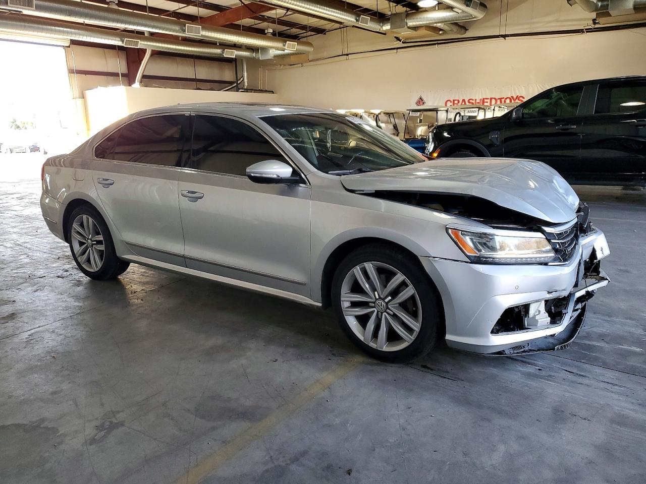 2017 VOLKSWAGEN PASSAT SE photo 4