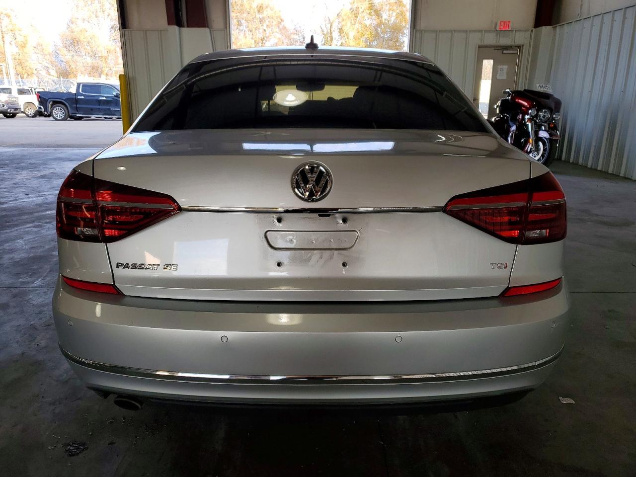 2017 VOLKSWAGEN PASSAT SE photo 6