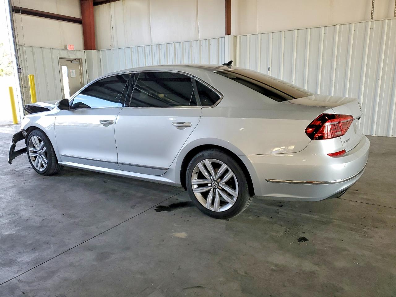 2017 VOLKSWAGEN PASSAT SE photo 2