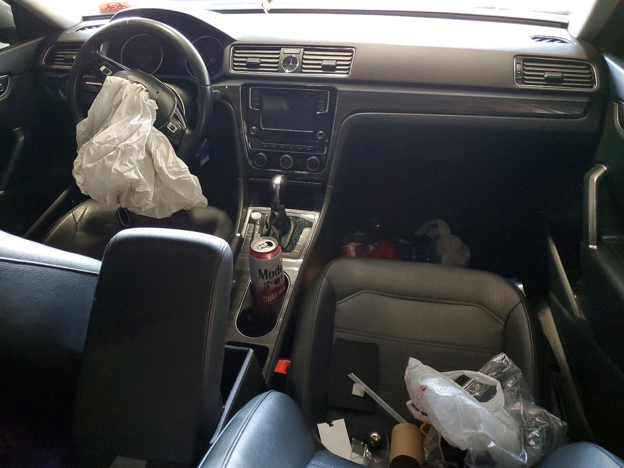 2017 VOLKSWAGEN PASSAT SE photo 8