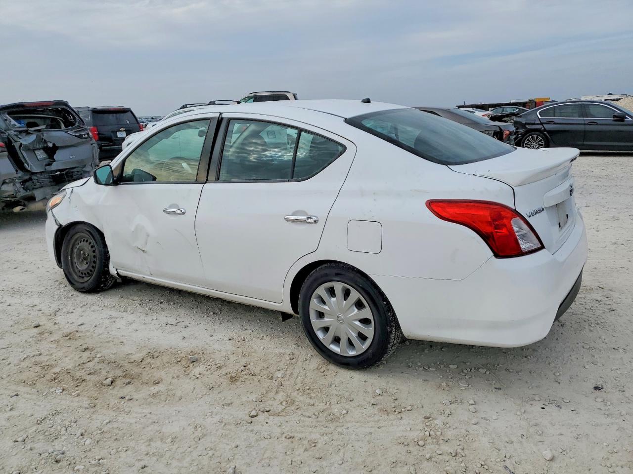 2019 NISSAN VERSA S photo 2