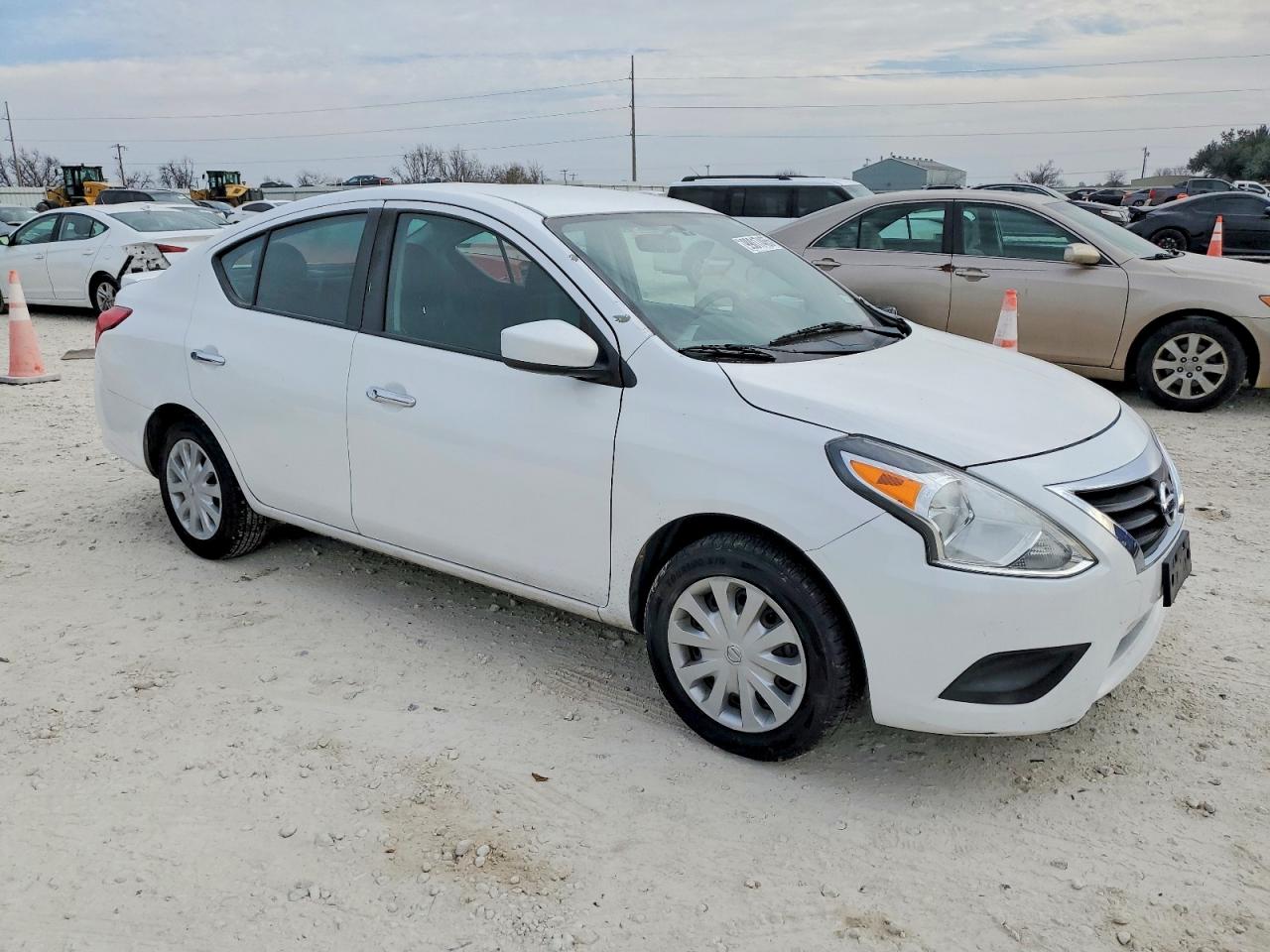 2019 NISSAN VERSA S photo 4