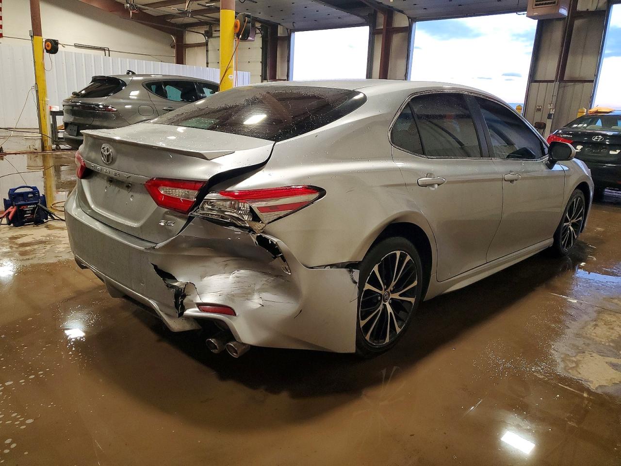 2018 TOYOTA CAMRY L photo 3