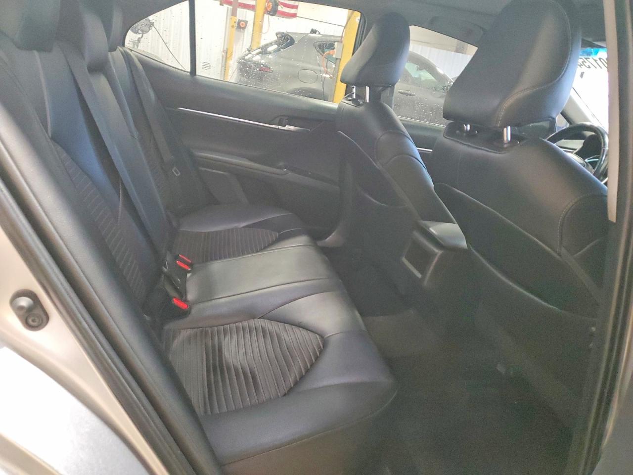 2018 TOYOTA CAMRY L photo 10