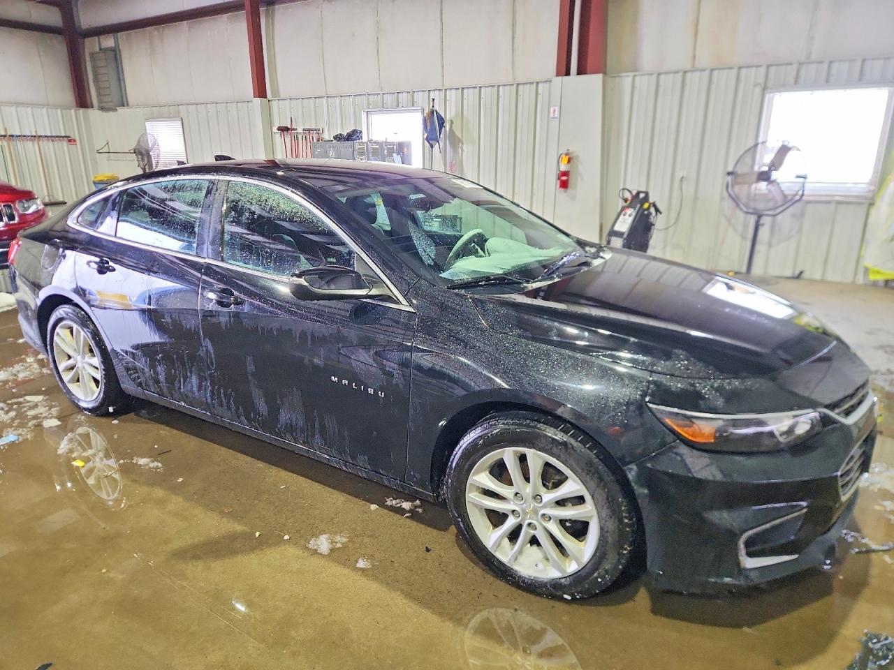 2017 CHEVROLET MALIBU LT photo 4