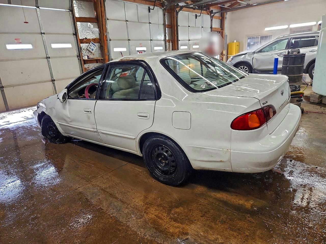2001 TOYOTA COROLLA LE photo 2