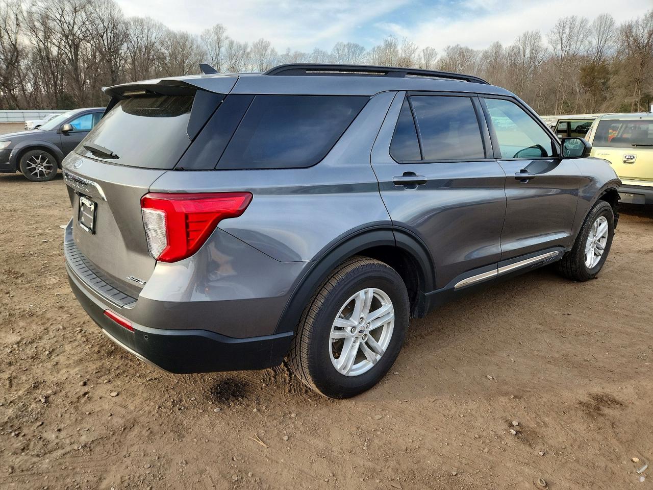 2021 FORD EXPLORER XLT photo 3