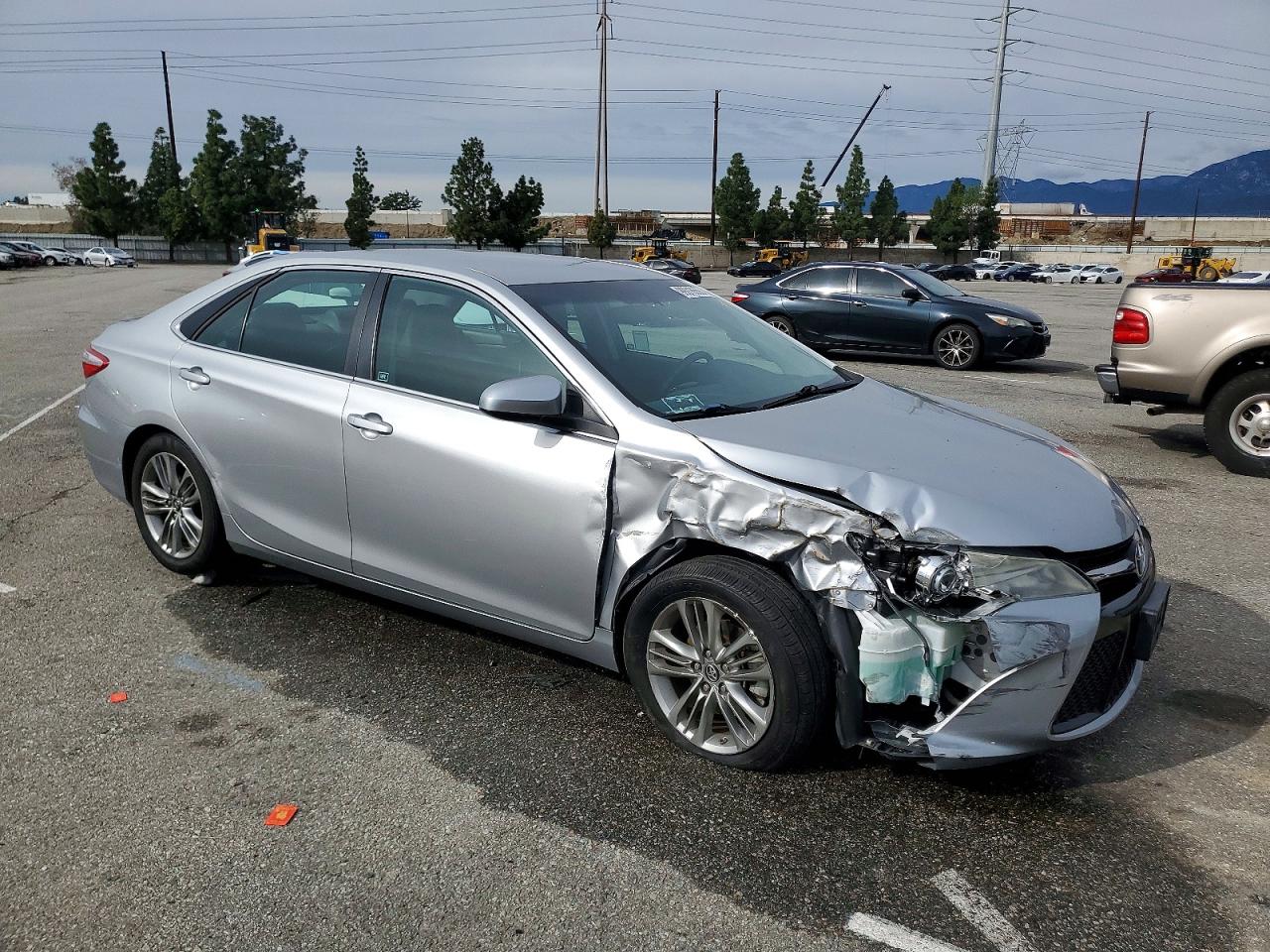 2016 TOYOTA CAMRY LE photo 4