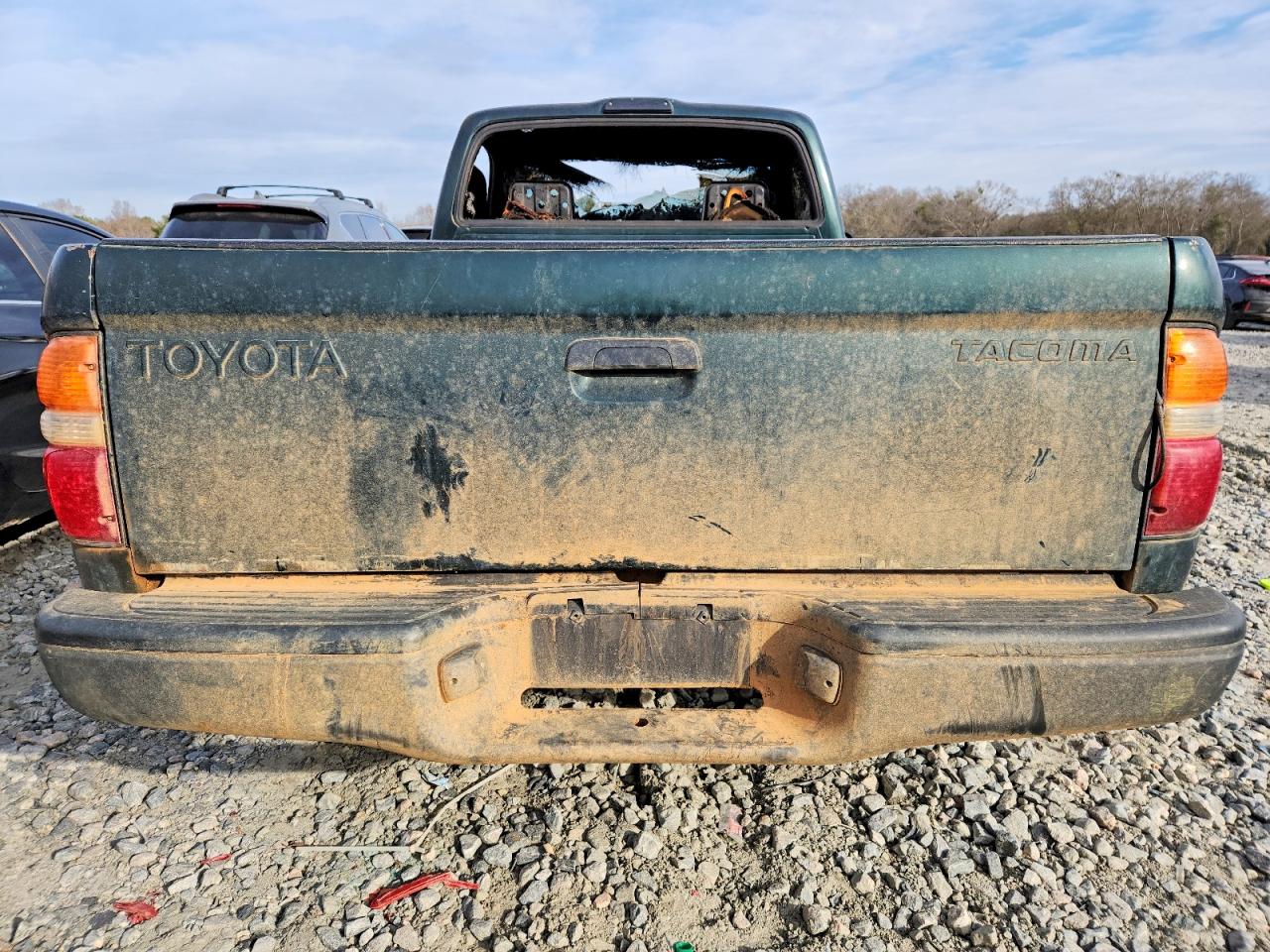 2002 TOYOTA TACOMA photo 11