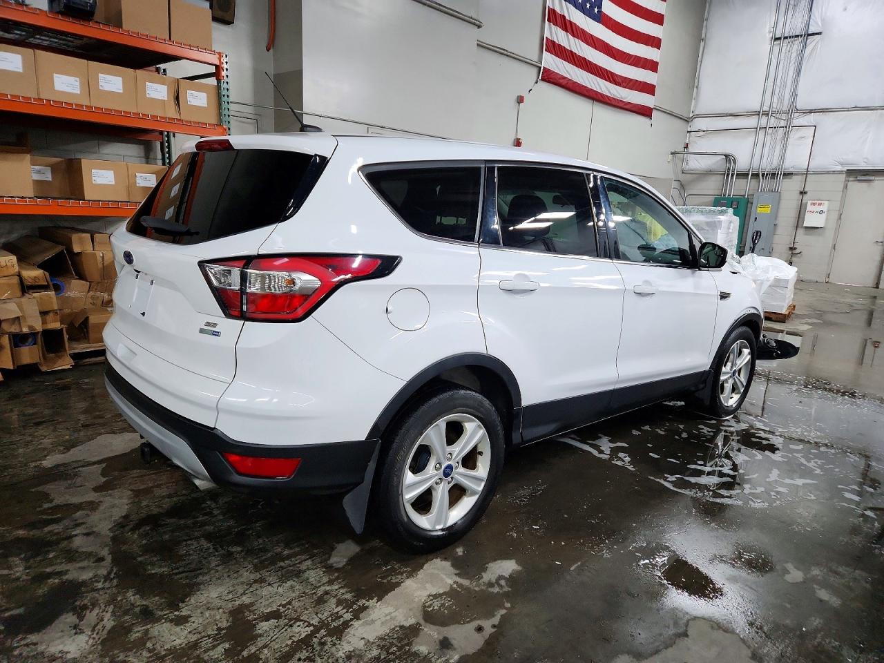 2017 FORD ESCAPE SE photo 3