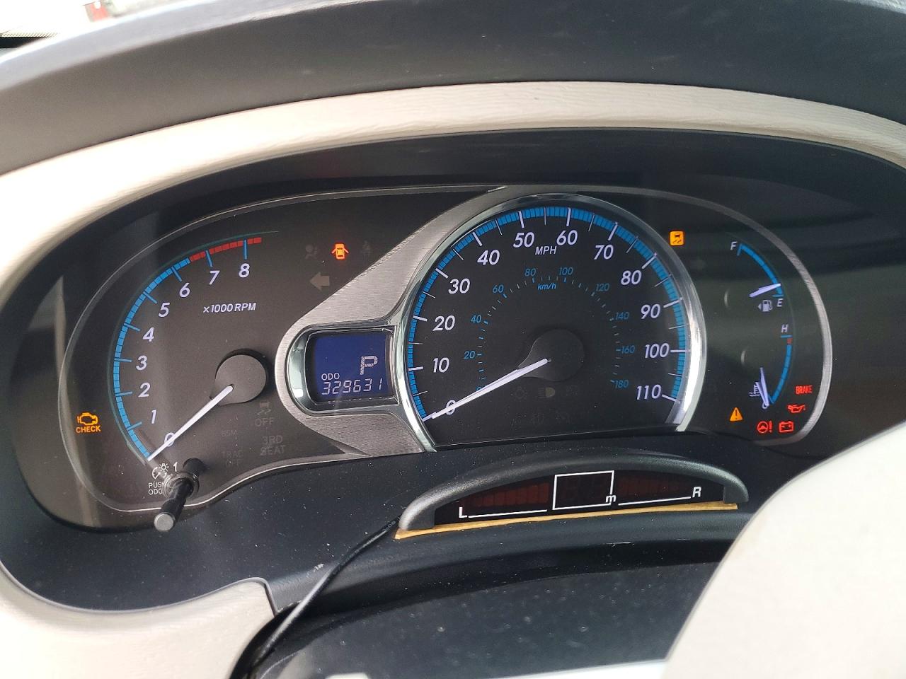 2013 TOYOTA SIENNA photo 9