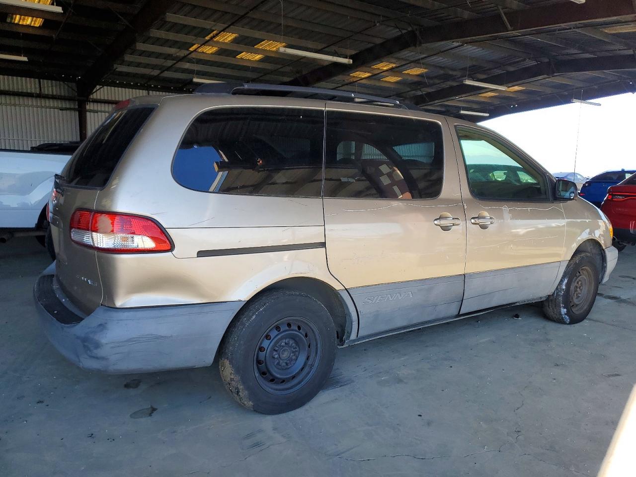 2003 TOYOTA SIENNA LE photo 5