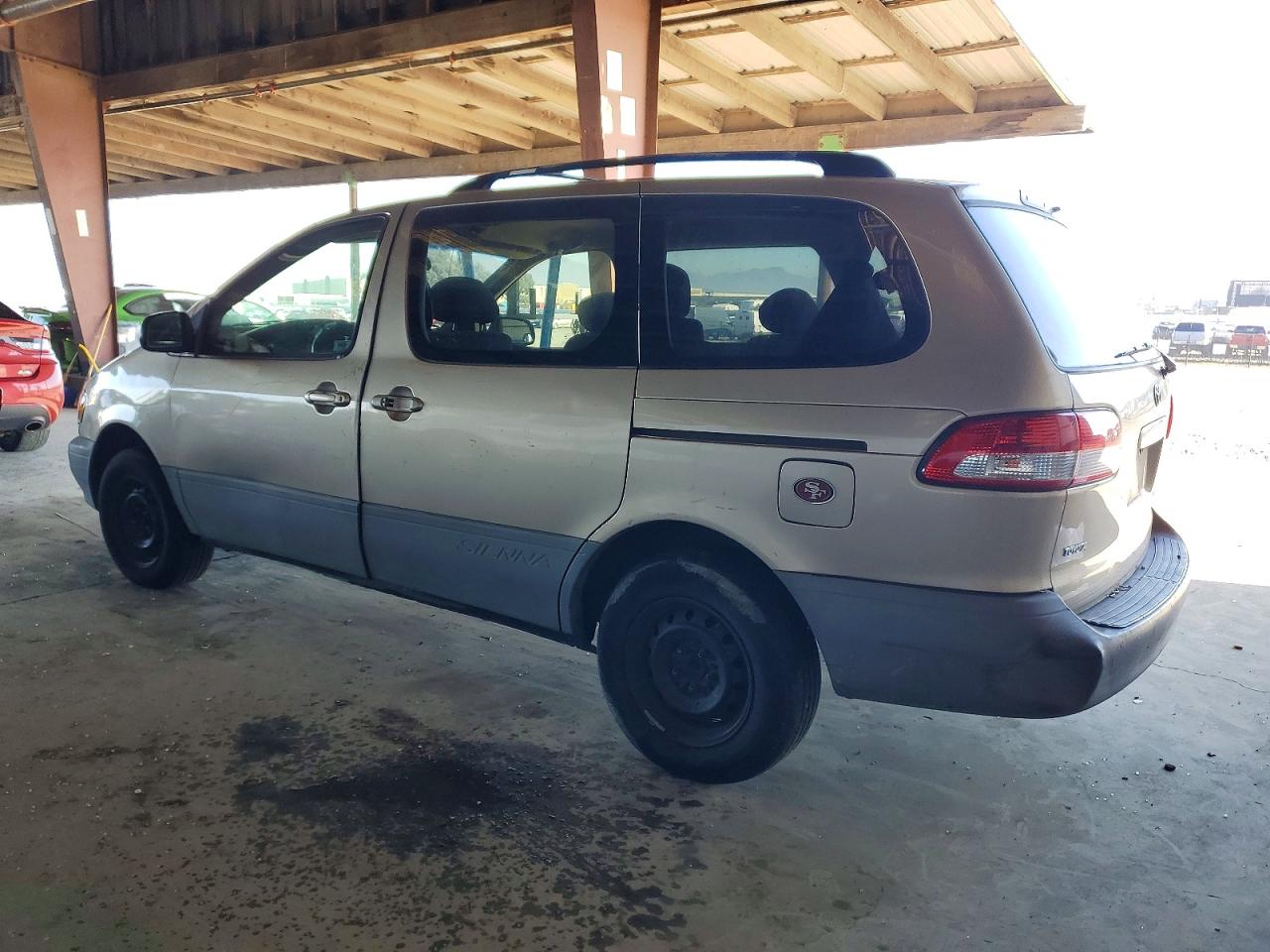 2003 TOYOTA SIENNA LE photo 3